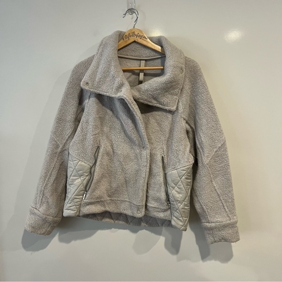 Lululemon Show Me the Sherpa Jacket - Picture 5 of 14